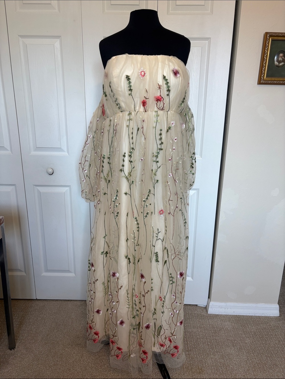 NWT Stunning Floral Embroidered Off-the-Shoulder Maxi Dress - Size XL.